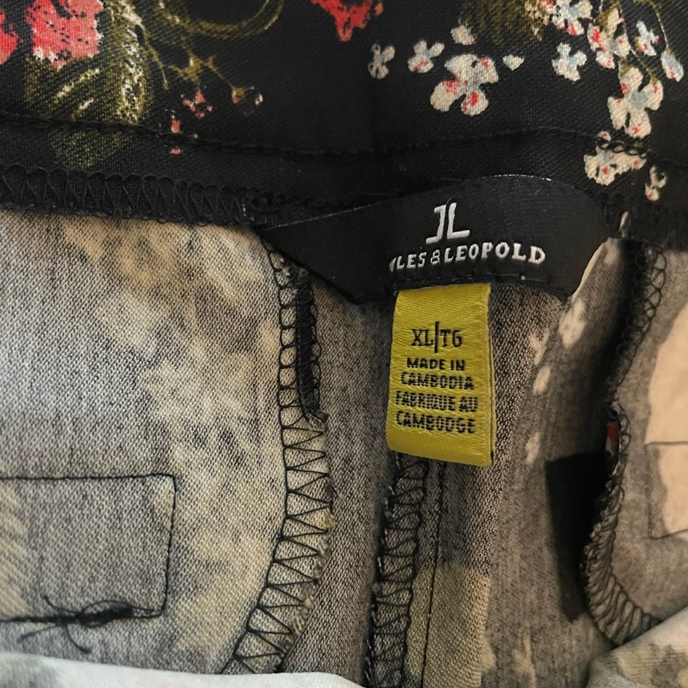 Black Floral pull on slacks - Picture 2 of 3